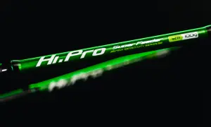 Zielony, błyszczący wędka Hi-Pro Super Feeder 12ft 100g, idealna do łowienia metodą feederową.