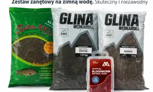 Zestaw na grunt bez koszyczka: zielona torba z zanętą Beta-Mix, dwie torby z gliną wędkarską i pudełko sztucznych robaków.
