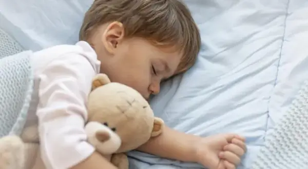 Ile śpi 8 miesięczne dziecko? Odkryj tajemnice zdrowego snu