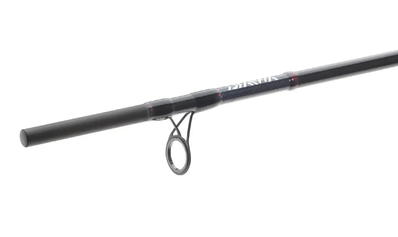 Część wędziska Daiwa Ninja Feeder z czarnym uchwytem i przelotką.